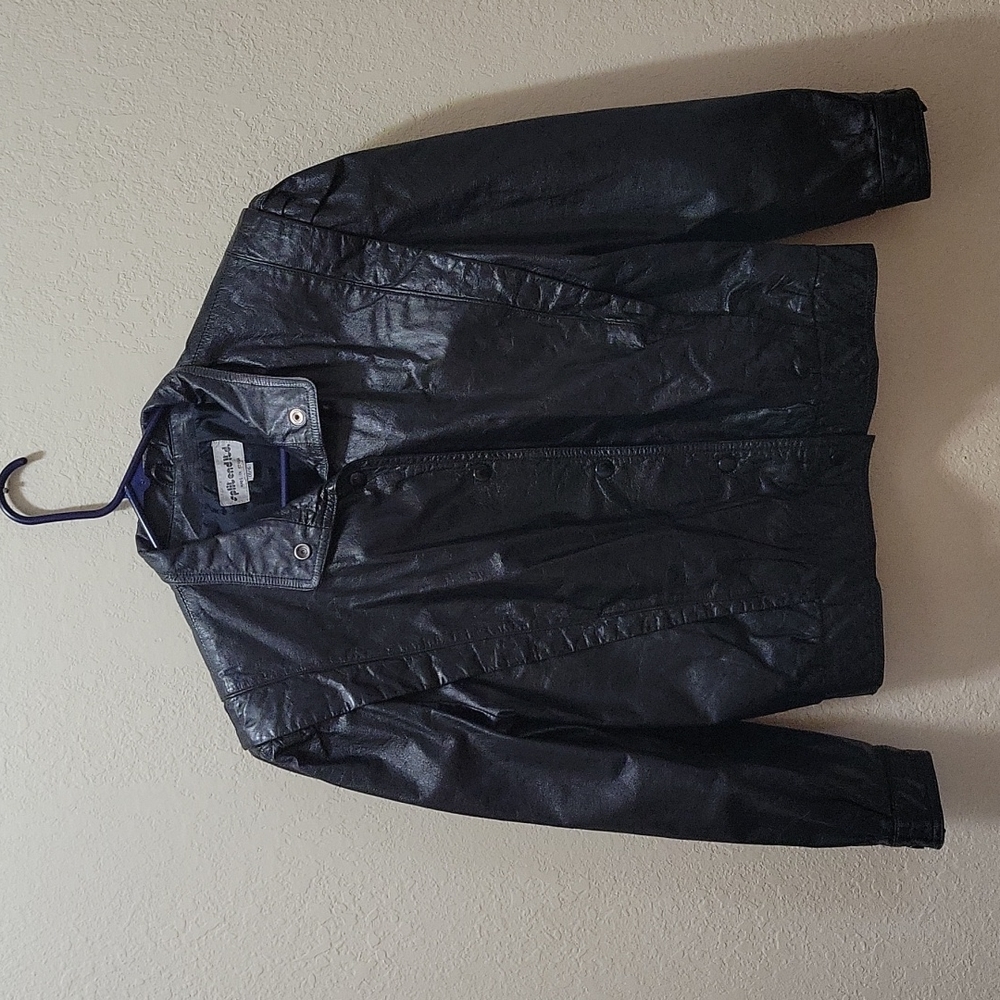 Gently Used Vintage 100% Real Leather Long Sleeve Black Jacket with Pockets